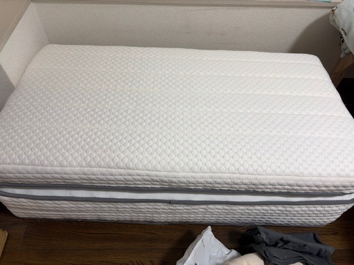 三つ折り セミダブル マットレス（スプリング一部不良あり） (zik
