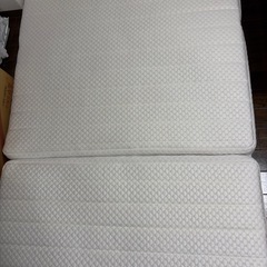 三つ折り セミダブル マットレス（スプリング一部不良あり） の画像