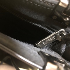 ESPRIT黒エナメルバッグの画像