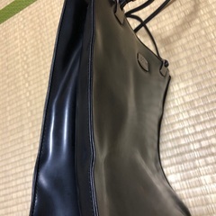 ESPRIT黒エナメルバッグの画像