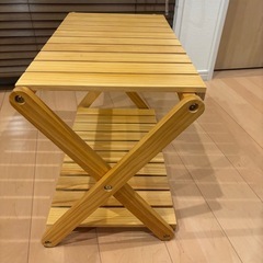 折りたたみができる棚の画像