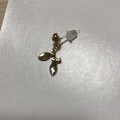 シルバー　ピアス　片耳　ぶら下がり　樹脂ポストの画像