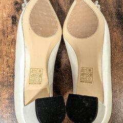 【一度使用】ビジューモチーフパンプス 23.5cmの画像