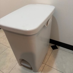 ゴミ箱の画像