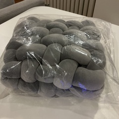 【新品未使用】チャンキーニットクッション（グレー）の画像