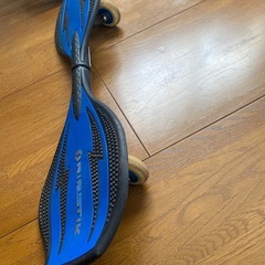 年末年始におすすめ！RIPSTIK 青 スケートボードの画像