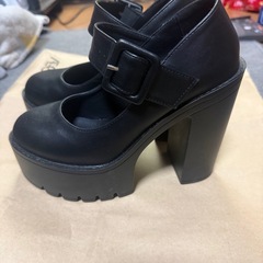 チャンキーヒール パンプスの画像