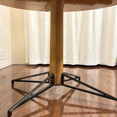 【無料／引っ越し処分】ラウンドダイニングテーブル｜オーク無垢風｜アイアン脚｜12/25〜27限定の画像