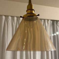 【無料／引っ越し処分】ガラスペンダントライト｜アンバーガラス×真鍮風｜12/25〜27限定の画像