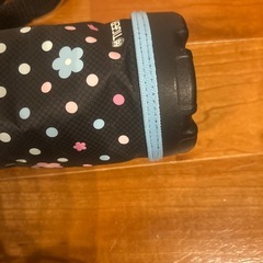 数回使用　中古　タイガー　水筒ケース　女の子用の画像