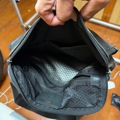 tumiショルダーバックの画像
