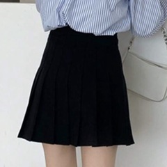 黒 プリーツスカートの画像