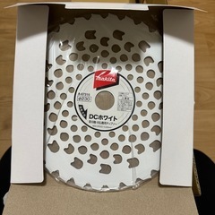 マキタ 充電式草刈機18V 刈込幅230mmチップソー付U ハンドル 6Ahバッテリ・充電器付 MUR190UDRGの画像