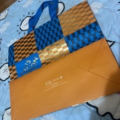 ルイヴィトンの紙袋の画像