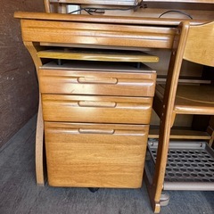 コイズミ　勉強机の画像