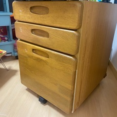 子ども用学習机セットに付属していた**本棚（ワゴン）**をお譲りします。の画像