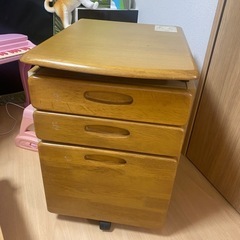 子ども用学習机セットに付属していた**本棚（ワゴン）**をお譲りします。の画像