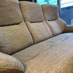 ニトリの三人掛けソファ(3年ほど使用)の画像