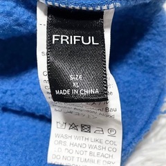 美品　FRIFUL トレンドブルーロゴ入り裏起毛クロップドトレーナー　XLの画像