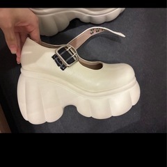 白 ヒール パンプス サイズ23センチの画像