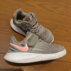 スニーカーの画像