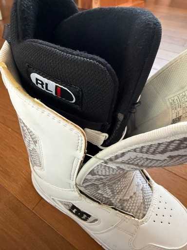 ショップ 【使用1回のみ】DC スノーボードブーツ 24cm レディース 2023