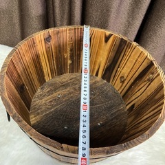 木製 プランターカバー 樽の画像