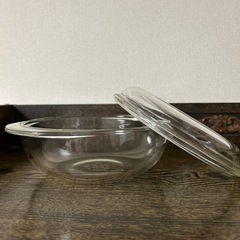 【無料】イワキ耐熱ガラスキャセロールと皿の画像