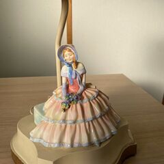 【中古】陶器人形付きテーブルランプ【現状引き渡し】の画像