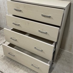 J681⭐️白い木製４段タンスの画像