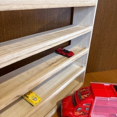 トミカ棚（手作り）、ミニカートレーラーの画像