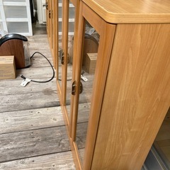 プラケースと戸棚1つありますの画像