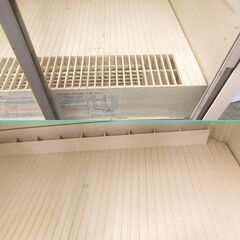 (く-R-48)ホシザキ 小型空冷式ショーケース SSB-63AT 小型冷蔵ショーケース 118L 通電確認 中古の画像