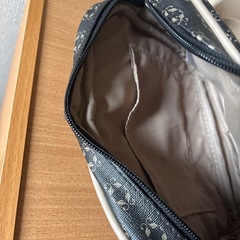 【未使用】小ぶりなバック　肩掛けバック　の画像