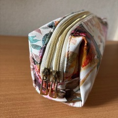 【未使用】花柄のキレイなポーチ2箇所入れの画像