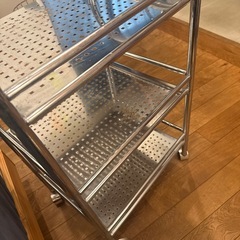 ラック(高さ75.5cm,横41cm,奥行32cm)の画像