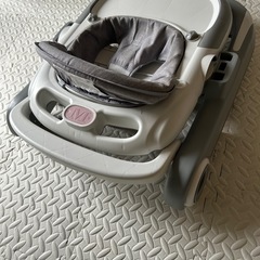 赤ちゃん用歩行器の画像