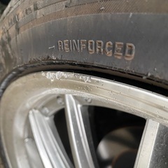 245/40/20タイヤ付きホイール「一本傷あり」値段交渉可能の画像