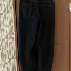 UNIQLO バギーカーブジーンズ　ネイビーの画像