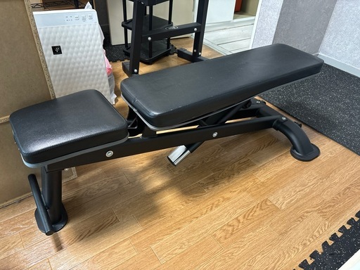 中古　Fitness 調整可能トレーニングベンチ VST600-FW82（アジャスタブルベンチ）｜業務用トレーニングベンチ