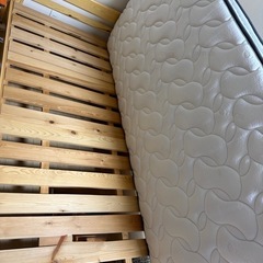 シングルベッド(マットレス＋すのこのフレーム)の画像