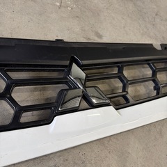 三菱 ふそう 17スーパーグレート 純正グリルの画像