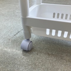 12/25まで店頭商品一部を除き半額クリスマスSALE!!開催中　サ2512-249 キャスター付き スリムワゴン ホワイト キズ汚れ有りの画像