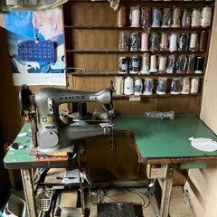 【中古品】セイコー工業用ミシンTF-6 テーブル台付きの画像