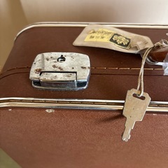 和装着物バッグ トランク(鍵付き) 昭和レトロ オブジェの画像