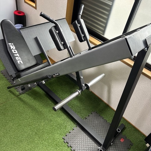 iROTEC レッグプレスハックスクワット
マシン　LPM5