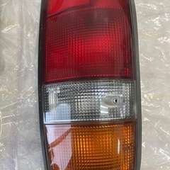 ランドクルーザー80 後期純正テールランプの画像