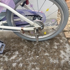 ラプンツェル　自転車　18インチ　
状態良　ヘルメット、膝・肘サポーター付きの画像