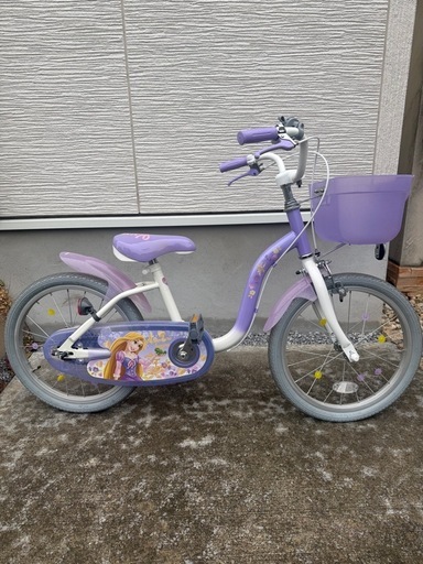 ラプンツェル自転車18インチ状態良ヘルメット、膝・肘サポーター付き