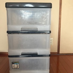 本日、明日引取りに来てくれる方。キャスター付き衣装ケースの画像